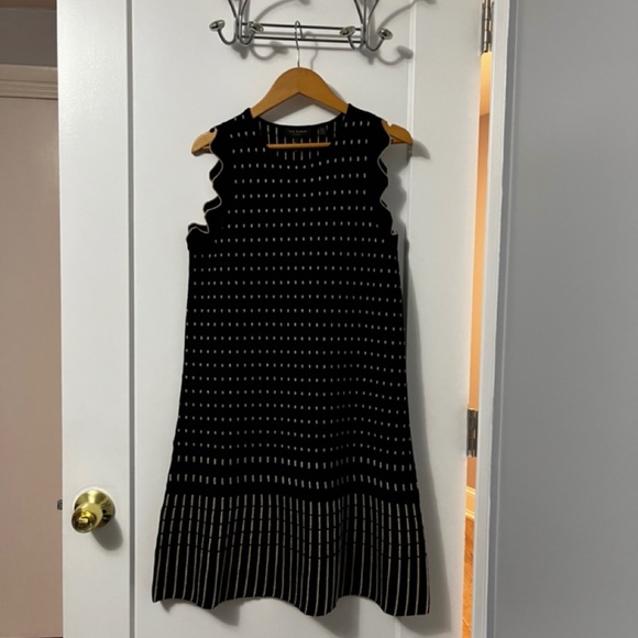 Ted Baker London Dresses & Skirts - Ted Baker London Relioa Black and Gold Knit Dress
